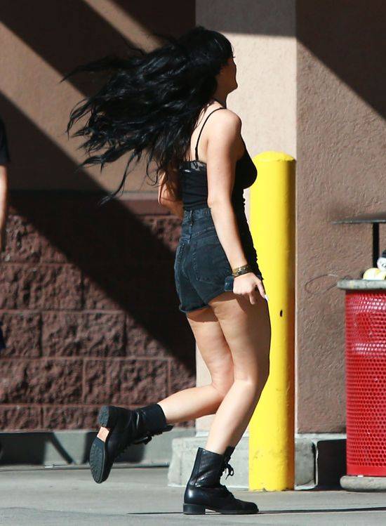 Jak Kylie Jenner powiększyła swoją pupę?