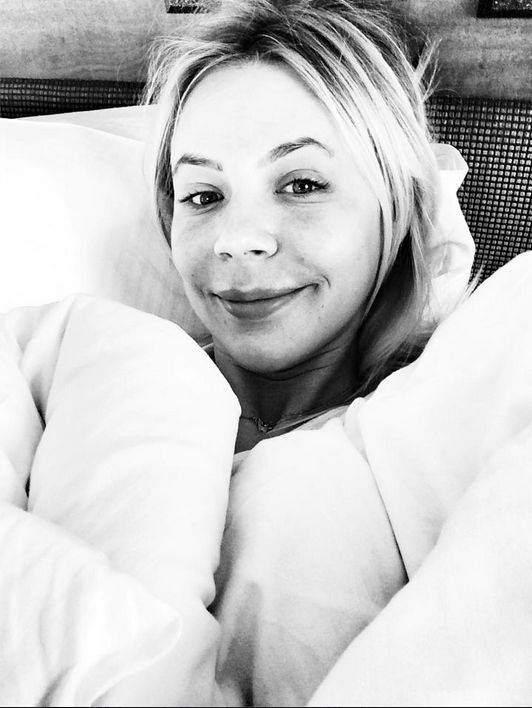 Gwiazdy w łóżku o poranku