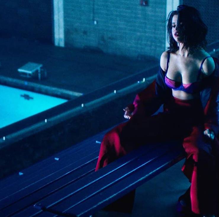 Selena Gomez powiększyła biust? Zrobiła sobie prezent na pocieszenie!