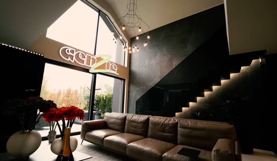 Wersow i Friz przeprowadzili się do nowego domu. Ta willa jest wszystkim dobrze znana