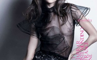 Alessandra Ambrosio pokazała piersi (FOTO)