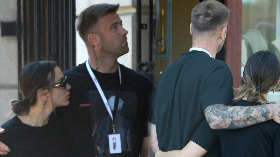 Sara i Artur Borucowie idą do restauracji