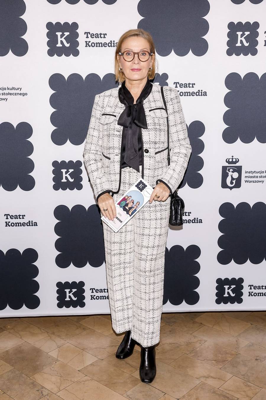 Gwiazdy na premierze spektaklu “Prezent”. Katarzyna Figura w kusej mini, Magdalena Waligórska z mężem