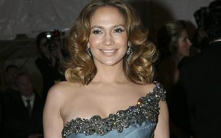 Jennifer Lopez w schowku na szczotki