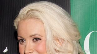 Holly Madison w złocie czy w czerni? (FOTO)