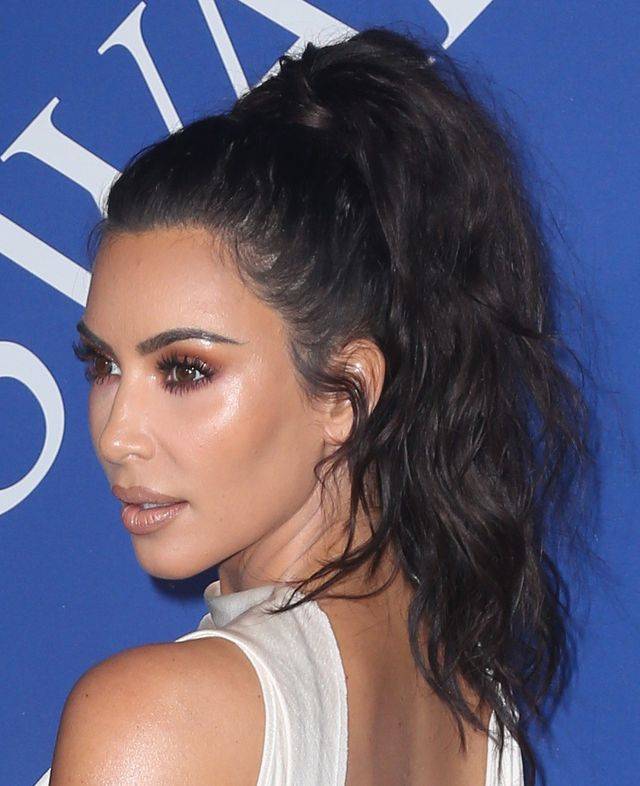 Kim Kardashian w białym komplecie jak egipska księżniczka