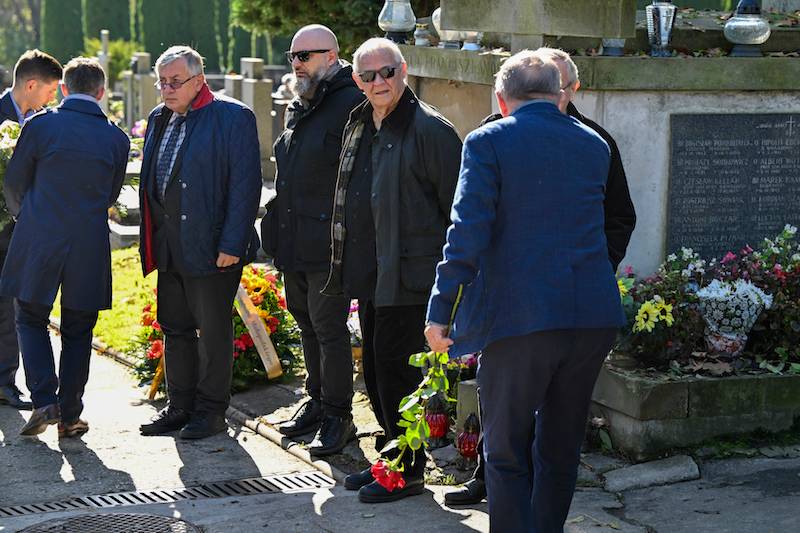 Pogrzeb Stanisława Radwana. Dorota Segda ze łzami w oczach żegna męża