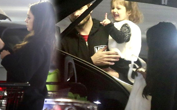 Mila Kunis i Ashton Kutcher ogarniają powiększoną rodzinę (FOTO)