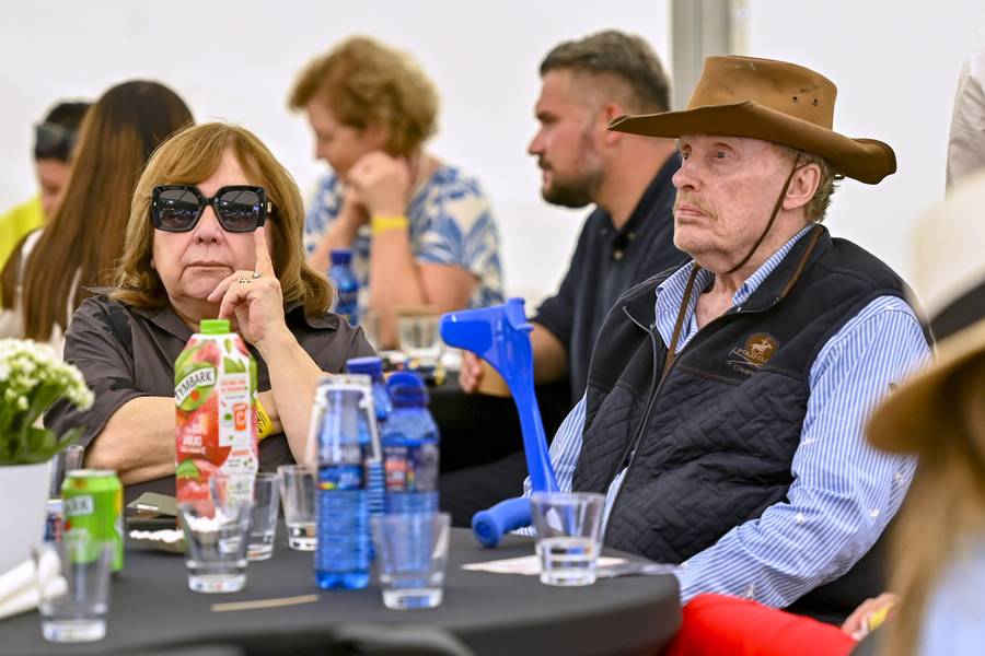 Jeździeckie Mistrzostwa Gwiazd. Daniel Olbrychski z żoną, Sonia Bohosiewicz, Jacek i Maria Rozenek… (FOTO)