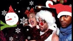 Miley Cyrus ma kilka świątecznych kartek (FOTO)