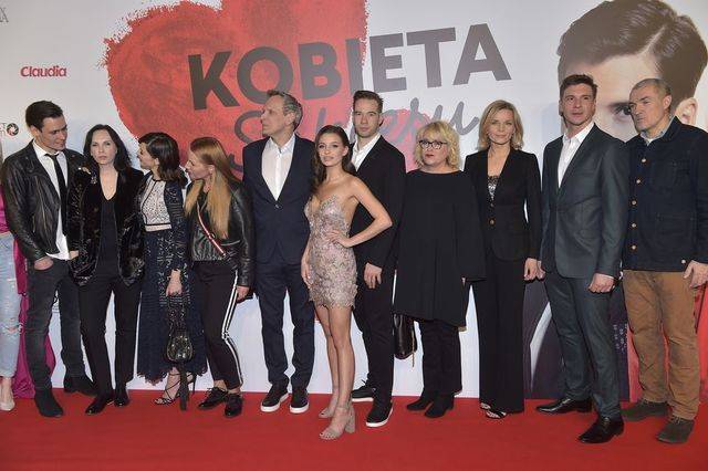 Julia Wieniawa w seksownej mini na premierze Kobiety sukcesu