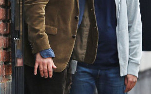 Clive Owen ukrywa łzy (FOTO)