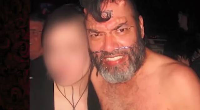 TA transseksualna kobieta stała się SMOKIEM!