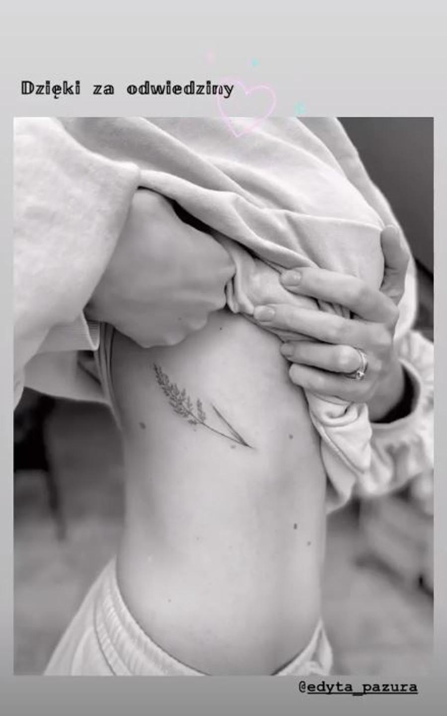 Edyta Pazura pokazała tatuaż na żebrach.