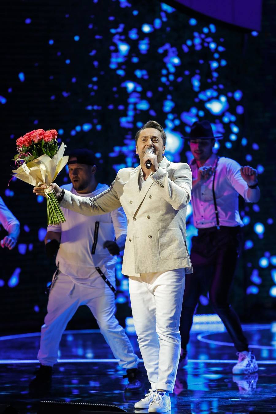 Pierwszy dzień festiwalu w Sopocie – gwiazdy za kulisami i na scenie (Szpak, Chylińska, Wieniawa, Sykut i inne)