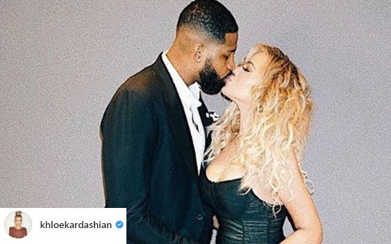 Interesujący sposób Khloe Kardashian na puchnące stopy