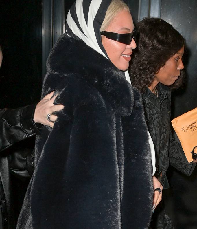 Beyoncé w CZARNYM FUTRZE przyszła wesprzeć swoją dawną przyjaciółkę Kelly Rowland