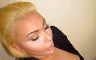 Czy to poturbowana Kim K.? Co stało się tej dziewczynie?