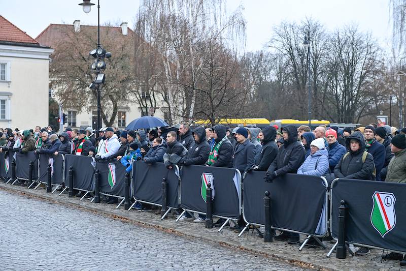 Pogrzeb Lucjana Brychczego. Tłumy piłkarzy i kibiców przyszły pożegnać legendę Legii Warszawa