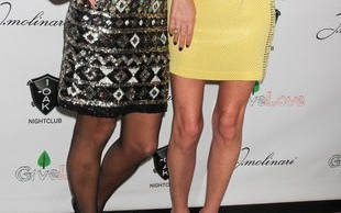 Paris i Nicky Hilton razem na salonach (FOTO)