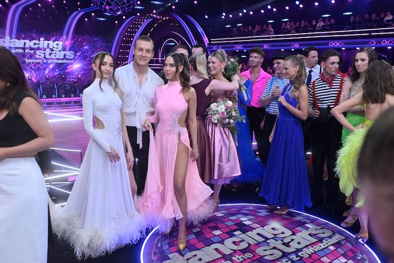 Rodzinny odcinek “Tańca z gwiazdami”. Jeleniewska z mamą, Tomasz Wolny z żoną, Narożna z córką…