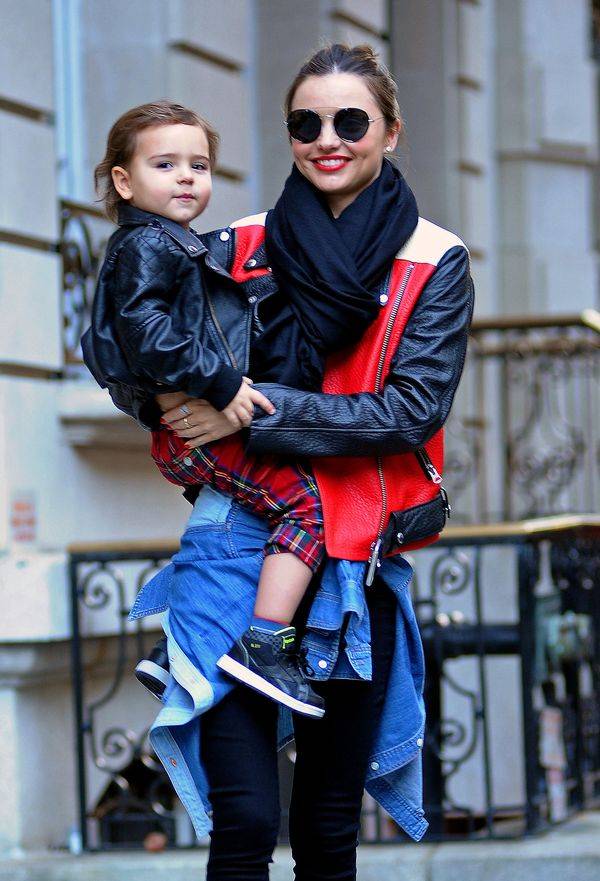 Flynn Bloom z mamą i tatą