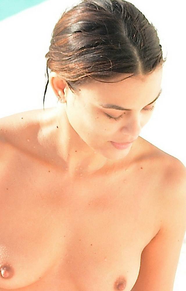 Gorące pocałunki z narzeczonym sprawiły, że ONA pokazała się TOPLESS! (+18)