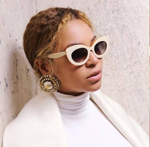 Skandal! Opublikowali artykuł o OBJADAJĄCYCH SIĘ w Święto Dziękczynienia…