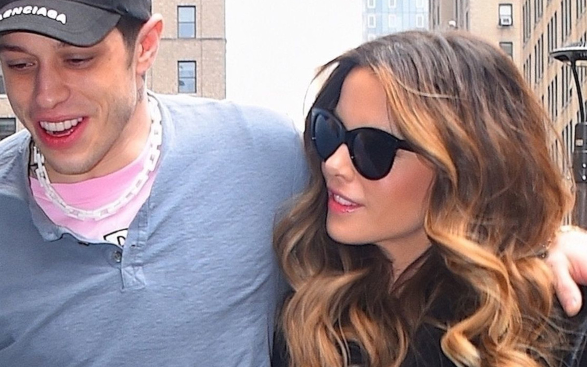 Pete Davidson i Kate Beckinsale na meczu hokeja