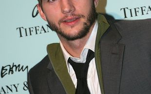 Ashton Kutcher jako Steve Jobs (FOTO)