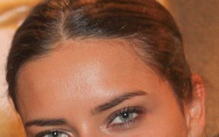 Adriana Lima poza wybiegiem już tak nie czaruje (FOTO)