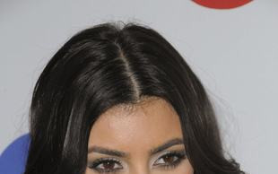 Kim Kardashian spowita w czerń (FOTO)