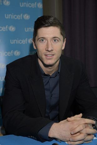 robert-lewandowski-g-R1