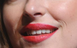 Fani zastanawiają się, co jest nie tak z zębami Dakoty Johnson