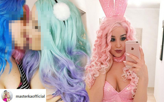 Sexmasterka całuje się w dziewczyną – w komentarzach AWANTURA