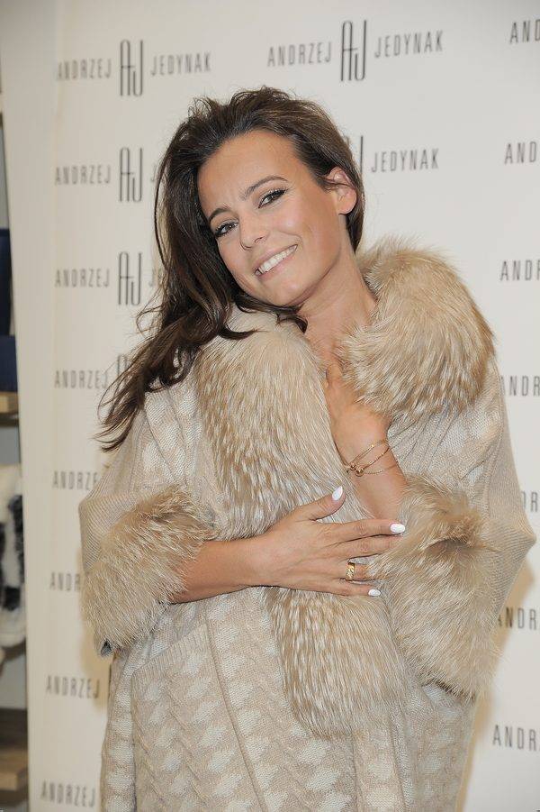 Anna Mucha na otwarciu salonu z futrami