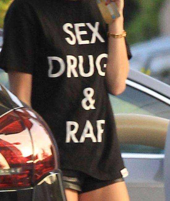 Miley Cyrus na stacji benzynowej