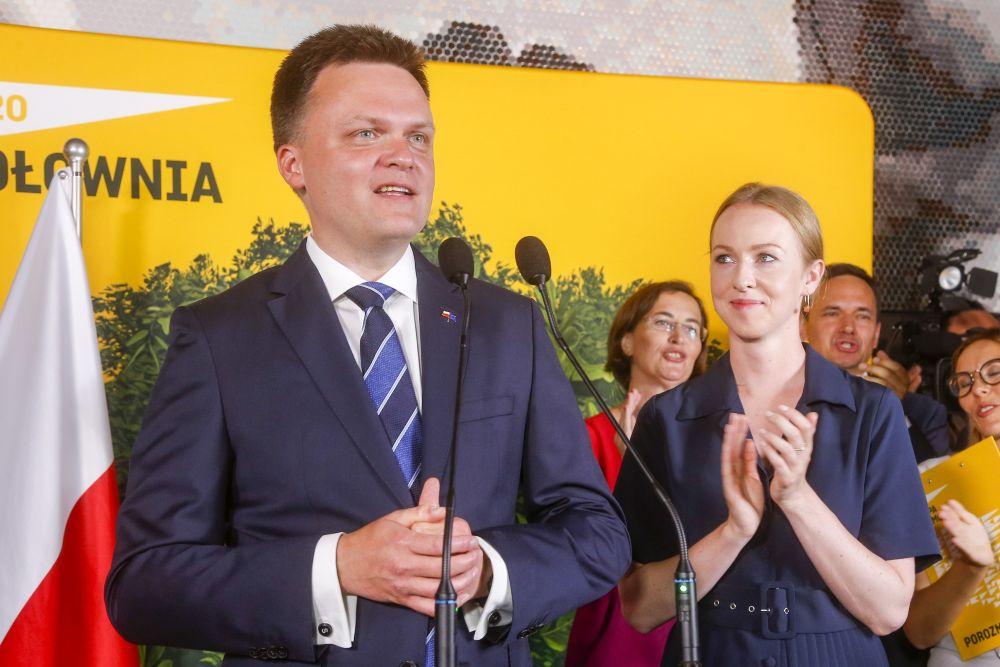 Szymon Hołownia z żoną/AKPA