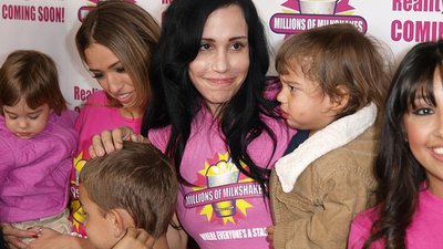 Spłukana Octomama próbuje zarabiać (FOTO)