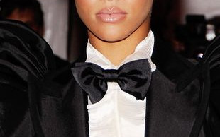 Rihanna jeszcze nie wraca na scenę