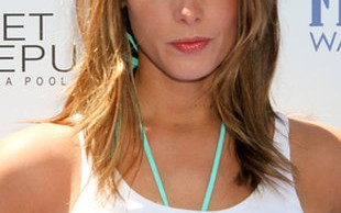 Ashley Greene chwali się opalenizną (FOTO)