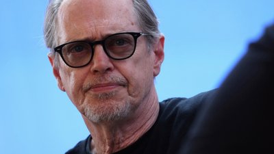 Steve Buscemi dotkliwie pobity w Nowym Jorku. Sprawca jest poszukiwany