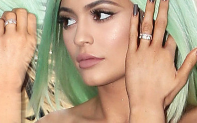 Kylie Jenner pokazała pierścionek zaręczynowy? (FOTO)