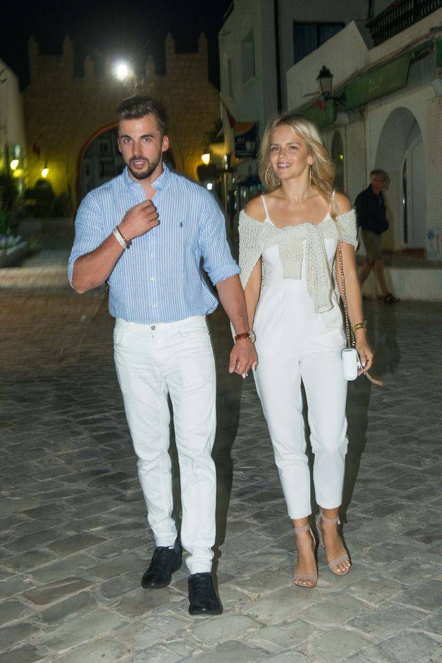 Jakub Kucner ze swoją  dziewczyną w Tunezji