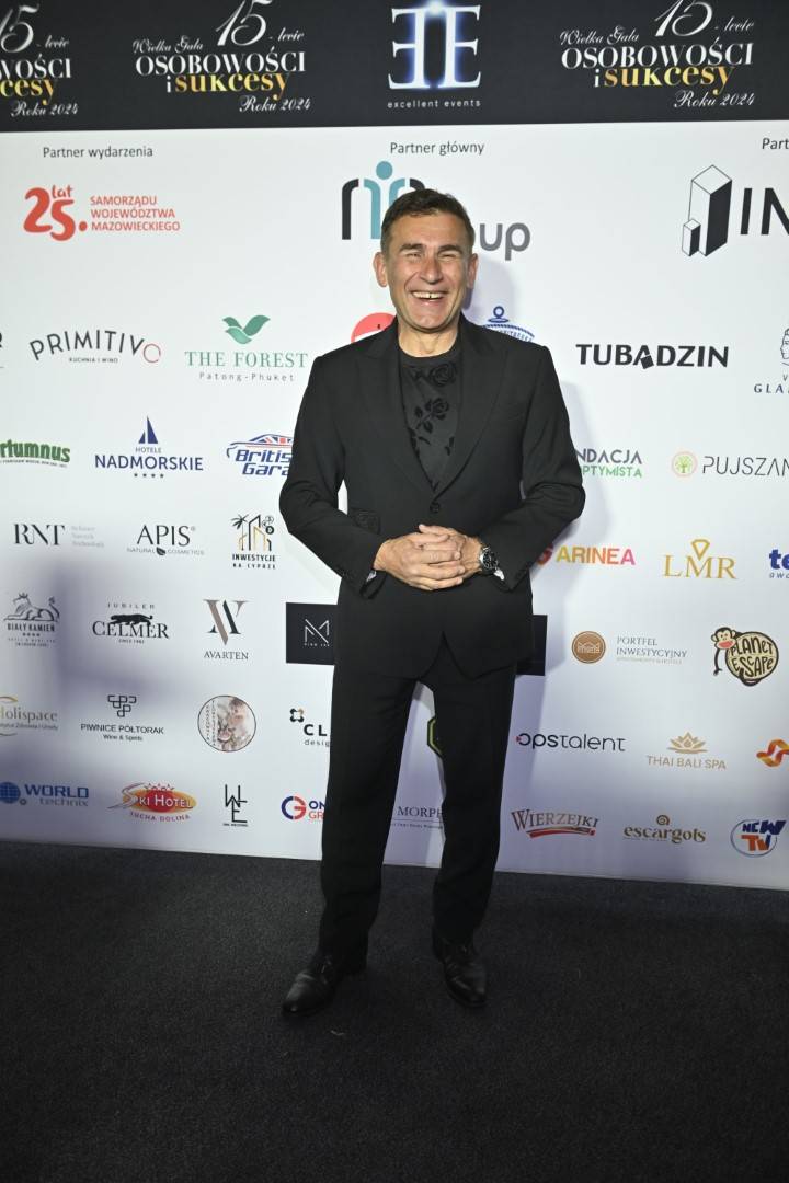 Gala Osobowości i Sukcesy: Doda założyła sukienkę na kombinezon, dawno niewidziana Karolina Pisarek z mężem