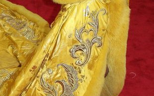 Kreacja Rihanny hitem memów po gali MET 2015 (FOTO)