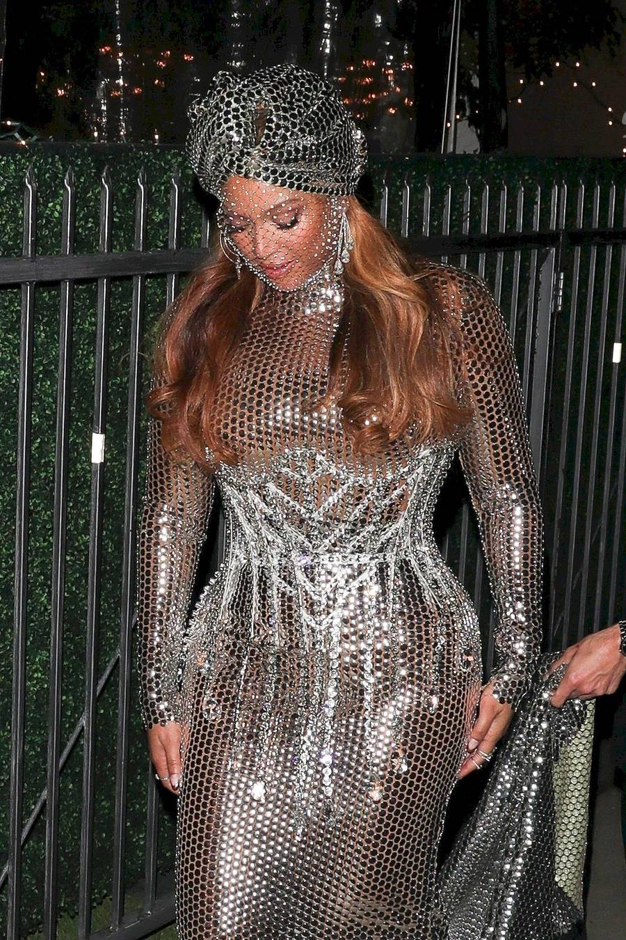 Beyonce w srebrnej kreacji