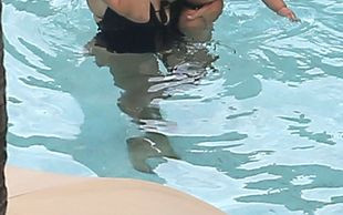 Roczna córeczka Kourtney Kardashian w bikini (FOTO)