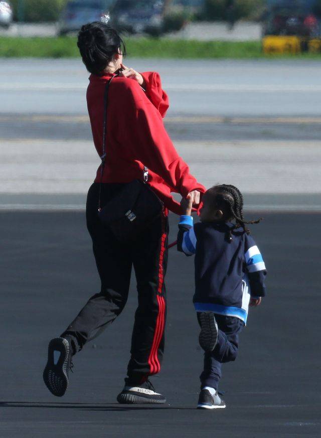 Ale JAK TO?! Kylie Jenner ROZCZOCHRANA? Szykuje się do roli mamy?