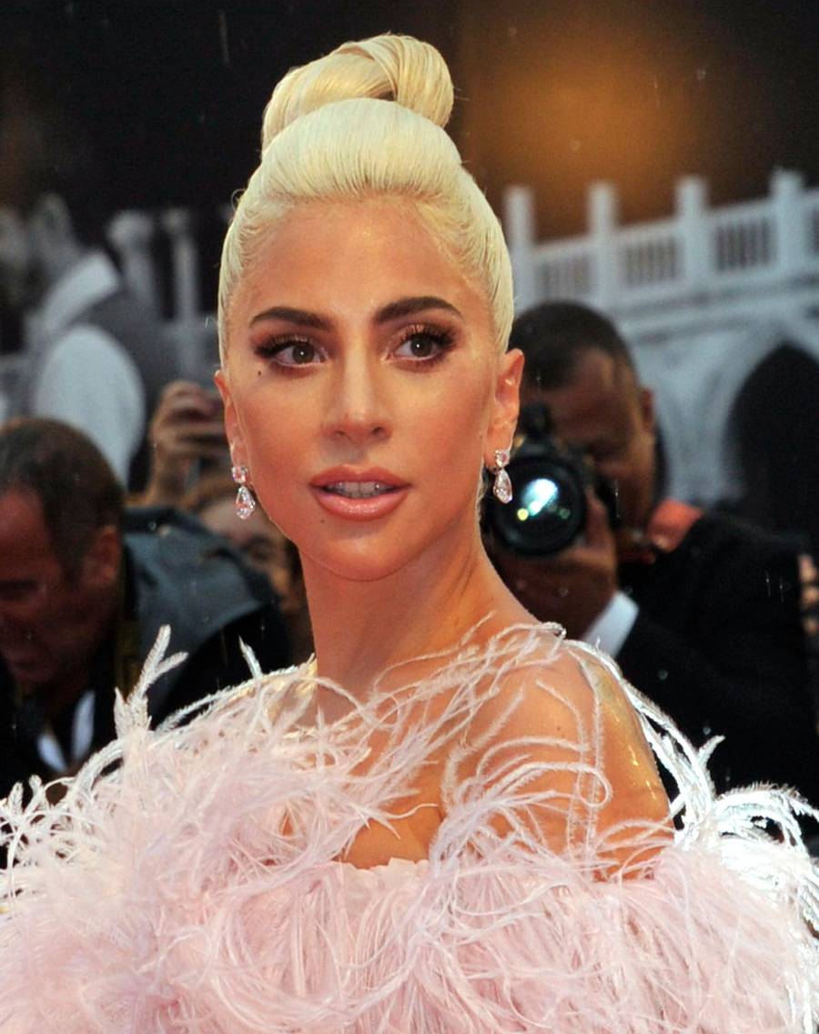 PYSZNA kreacja Gagi na festiwalu w Wenecji